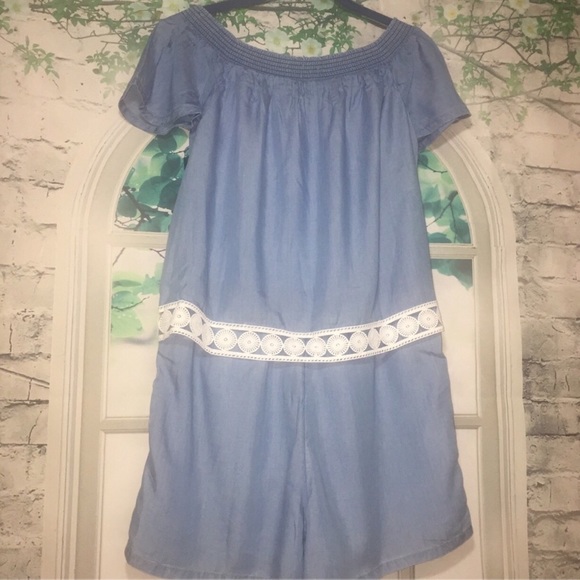 Crown & Ivy Chambray Romper Shorts Off Shoulder - Picture 4 of 8
